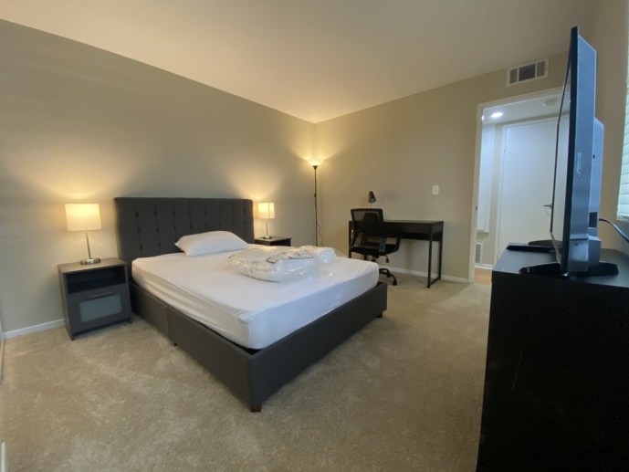 Luxury Shared and Private Bedrooms in Downtown Burbank (near Woodbury, NYFA, Warner Brother, Disney)
