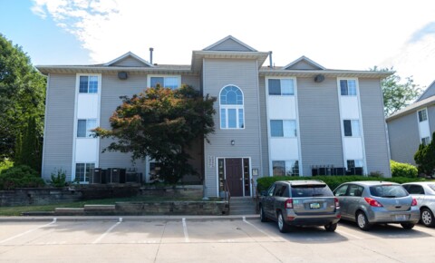 Apartments Near University of Iowa 457-479 S. Scott Boulevard for University of Iowa Students in Iowa City, IA