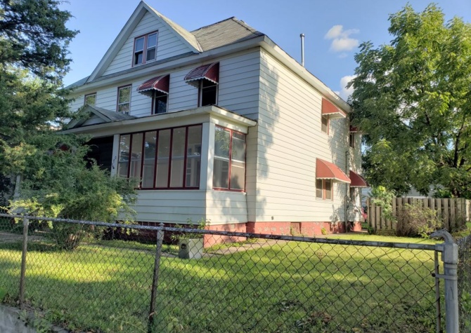 Houses Near Twin Home for Rent Minutes from Downtown St. Paul!