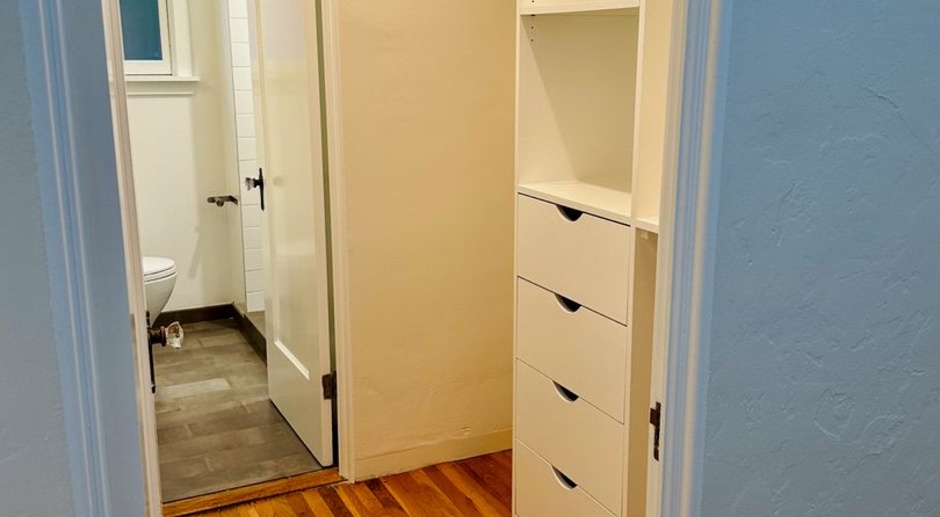 Hardwood Floors + Office Space: Charming, spacious 1 bed 1 bath apartment in Piedmont Ave. neighborhood 