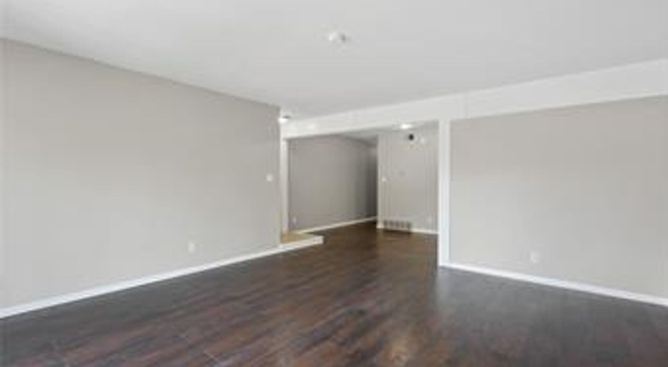 {4520-28} Cliff House Condo + 2 Balconies + Washer/Dryer In Unit + Assigned Parking 