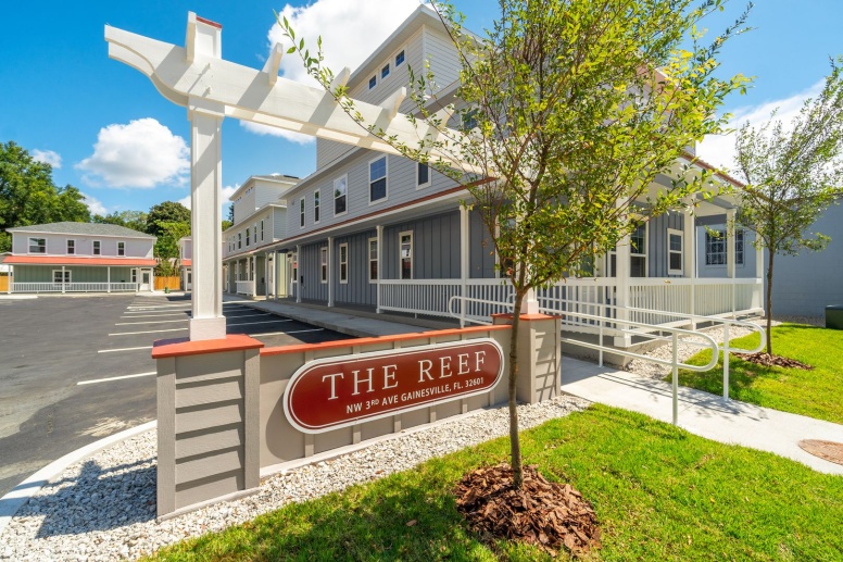 The Reef Apartments - Close to UF Campus!