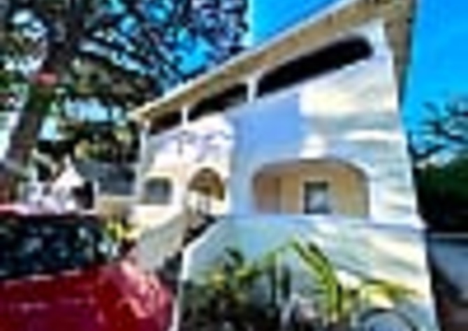 Houses Near 3 bed 1 bath upstairs unit in the heart of Bradenton 
