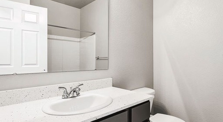 Modern Luxury Awaits: 2-Bedroom, 2-Bathroom Apartment - With Amenities!