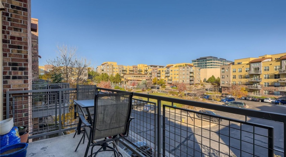 Remodeled top floor penthouse ,corner unit with stunning views!