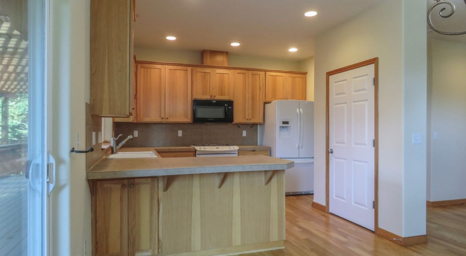 Master on Main- 3 Bedroom Plus 3 Bath Home Available Now in Newberg **