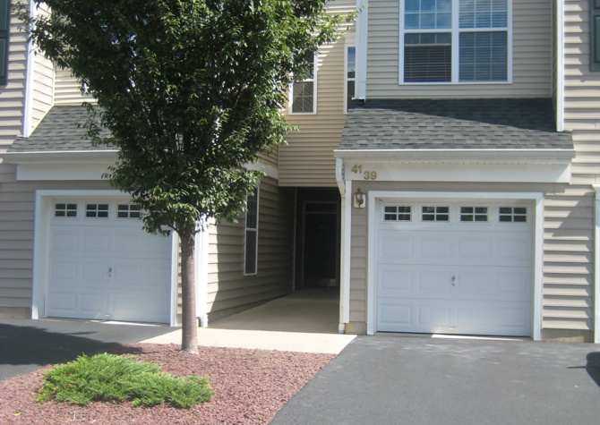 Houses Near NO COMMISSION!!! 2 BR Townhome in Extremely Desirable Development!