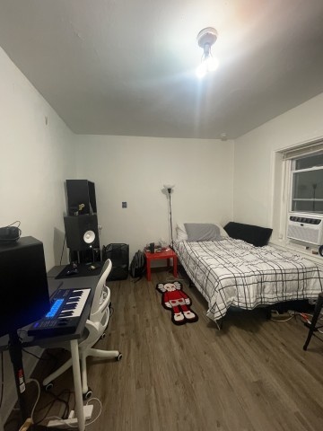 Bedroom for sublet in a 6 bed 2 bath apartment for the Winter Term (January - the end of March)