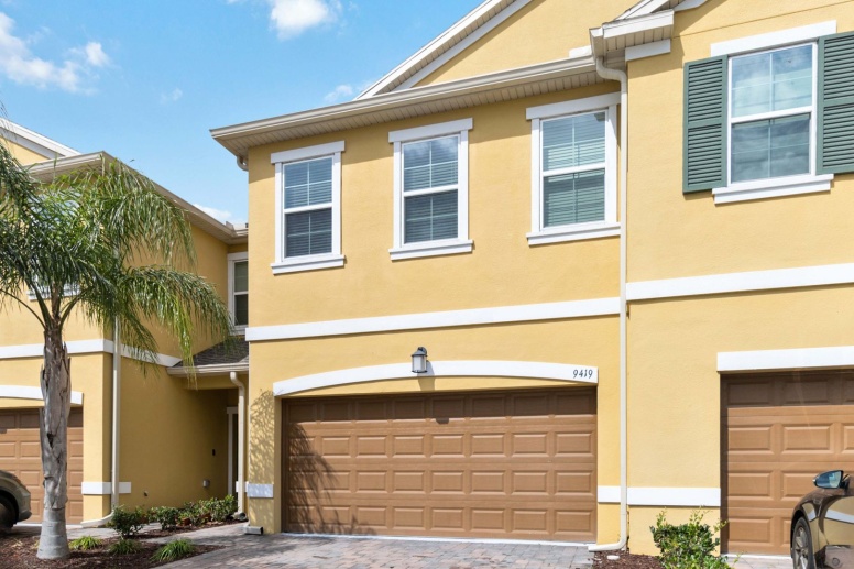 Beautiful Energy Efficient "Smart" 3/2.5 Townhome in Gated Econ Trails Community