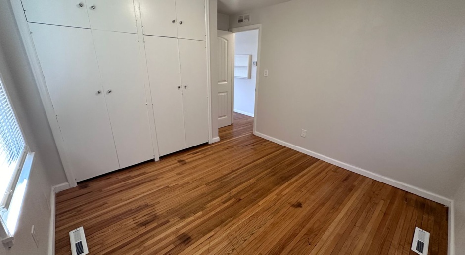 $1145 -4 bedroom / 1 bathroom - Single Family Home