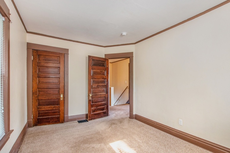 1150 Dunham SE:Spacious and dignified home