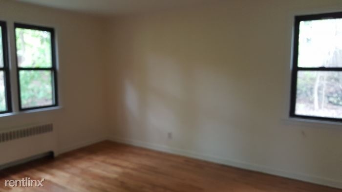 Newly Renovated 2 Bedroom Apt. in Garden Courtyard Building - Laundry On Site - New Rochelle