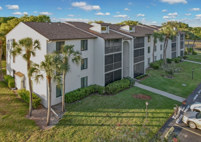 Houses Near (55+ Furnished) Charming 2-Bedroom, 2-Bath Condo with Lake View in Pine Ridge, Palm Harbor