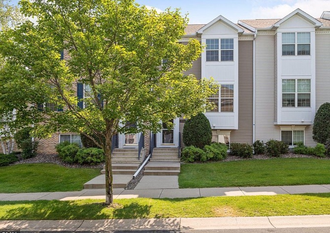 Houses Near Beautiful 4 bed, 3.5 bath row-style townhome