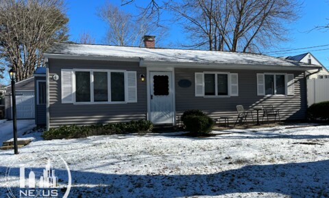 Houses Near Niantic [3 Atwood Drive] 3 bed, 1 bath, yard, garage, peaceful neighborhood for Niantic Students in Niantic, CT
