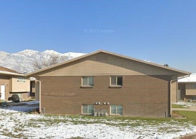 Houses Near 2 Bedroom Townhome in AF for Rent!