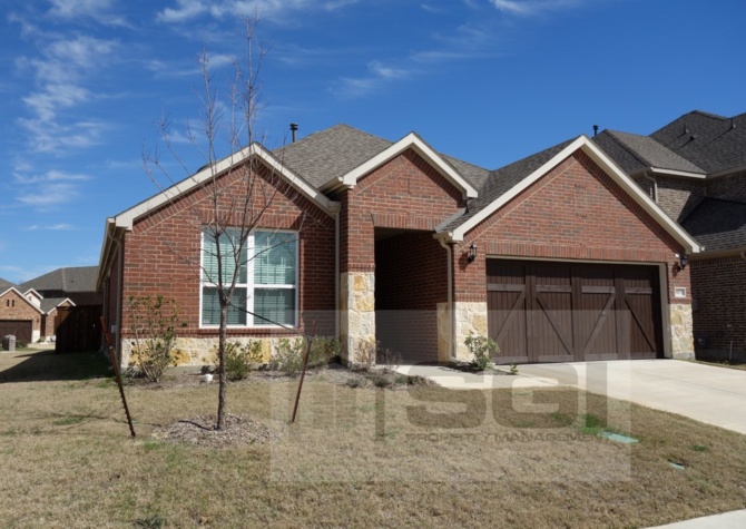 Houses Near Richardson ISD with walking trail around community and nearby parks!