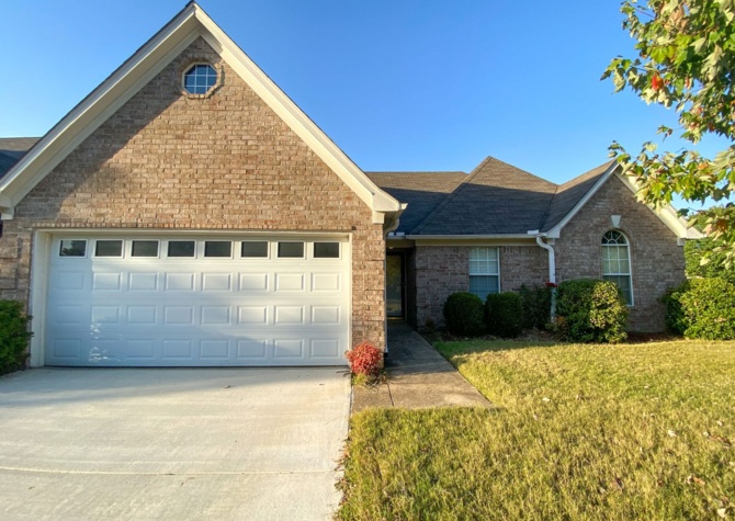 Houses Near 3 bed, 2 bath in Olive Branch (fresh paint, new carpet)