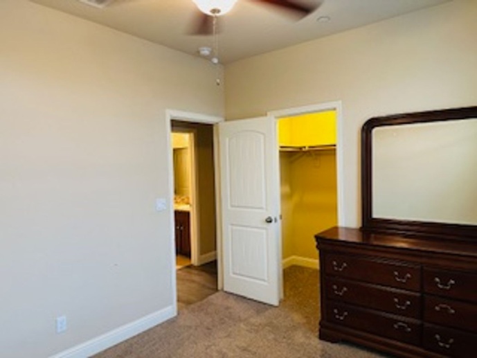$3,000 Armstrong & Ashlan, SOLAR, 4 Bed, Two Living Spaces - E. Pontiac Way, Fresno