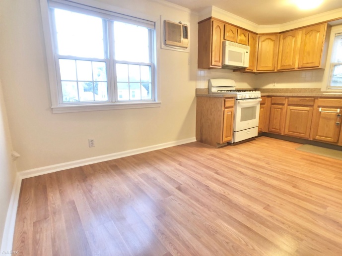 Sunny Large 1 Bedroom on 2nd Floor of Private Home - 1 Parking Space/Laundry - New Rochelle