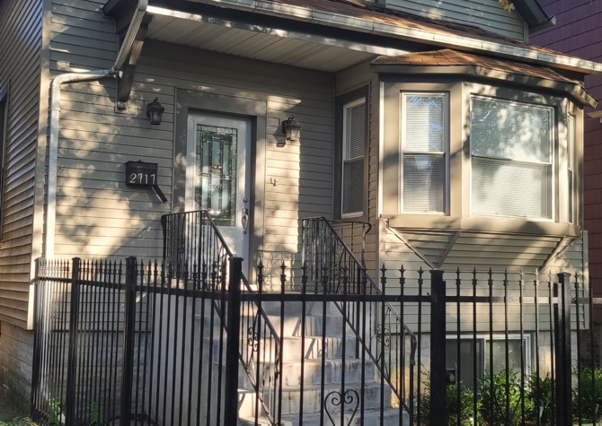 Houses Near 2 Bed 1 Bath Apt in Chicago | 2717 N Drake Ave